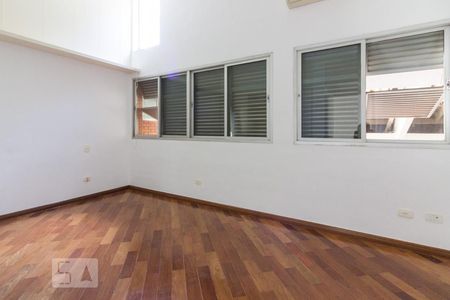 Casa para alugar com 600m², 5 quartos e 6 vagasSuite Master