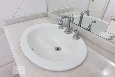 Casa para alugar com 600m², 5 quartos e 6 vagasBanheiro Suite 2