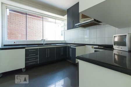 Casa para alugar com 600m², 5 quartos e 6 vagasCozinha