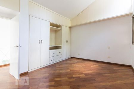 Casa para alugar com 600m², 5 quartos e 6 vagasSuite Master
