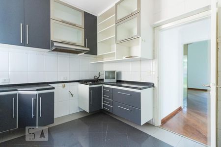 Casa para alugar com 600m², 5 quartos e 6 vagasCozinha