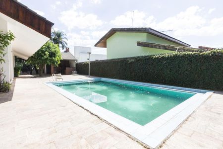Casa para alugar com 600m², 5 quartos e 6 vagasPiscina