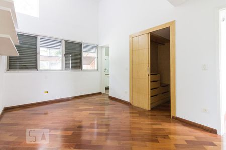 Casa para alugar com 600m², 5 quartos e 6 vagas\Suite 2