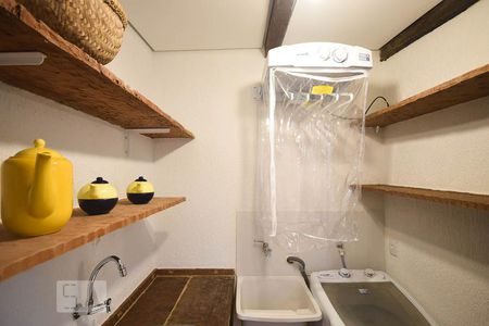 Área de serviço de kitnet/studio para alugar com 1 quarto, 39m² em Real Parque, São Paulo