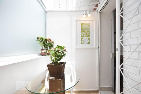 Varanda de kitnet/studio para alugar com 1 quarto, 26m² em Real Parque, São Paulo