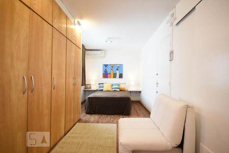 Sala de kitnet/studio para alugar com 1 quarto, 30m² em Real Parque, São Paulo