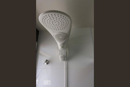 Chuveiro do Banheiro Social  de apartamento para alugar com 2 quartos, 56m² em Vila Azevedo, São Paulo