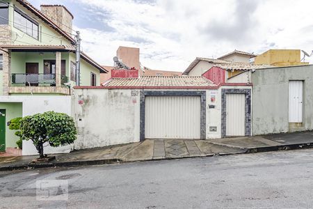 Casa à venda com 111m², 3 quartos e 3 vagasFachada