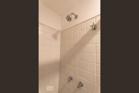 Banheiro de apartamento para alugar com 2 quartos, 68m² em Jacarepaguá, Rio de Janeiro