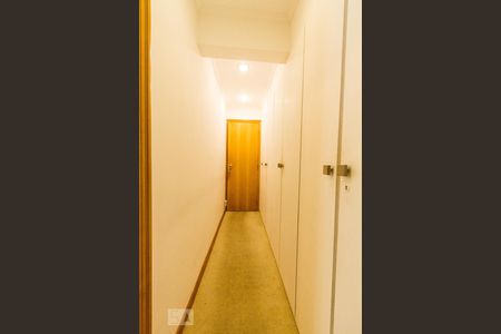 Corredor - Closet - Suite de apartamento para alugar com 3 quartos, 120m² em Leblon, Rio de Janeiro
