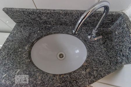 Banheiro social de apartamento para alugar com 2 quartos, 44m² em Betânia, Belo Horizonte