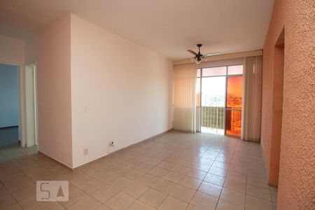 Apartamento à venda com 79m², 2 quartos e 1 vaga Apartamento à venda com 79m², 2 quartos e 1 vagaSala