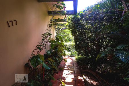 Casa à venda com 350m², 3 quartos e 4 vagas Casa à venda com 350m², 3 quartos e 4 vagasJardim Lateral