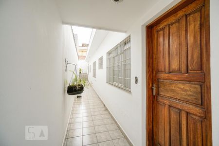 Casa à venda com 220m², 2 quartos e 2 vagasCorredor lateral