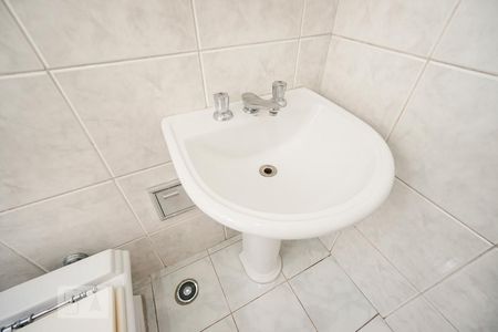 Detalhe banheiro social de casa à venda com 2 quartos, 220m² em Parque da Vila Prudente, São Paulo