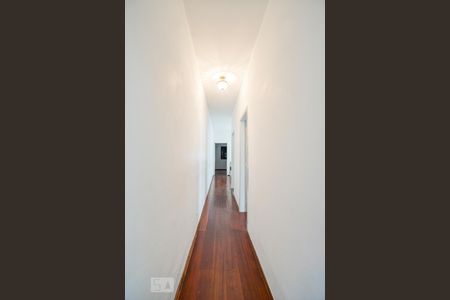 Casa à venda com 220m², 2 quartos e 2 vagasCorredor quartos
