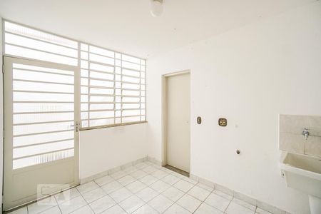 Casa à venda com 220m², 2 quartos e 2 vagasÁrea de serviço