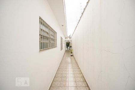 Casa à venda com 220m², 2 quartos e 2 vagasCorredor lateral