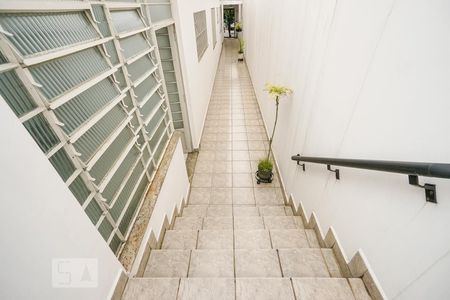 Casa à venda com 220m², 2 quartos e 2 vagasEscada quintal