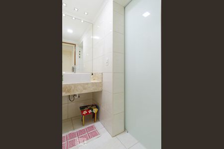 Banheiro de apartamento à venda com 2 quartos, 66m² em Vila Mussolini, São Bernardo do Campo