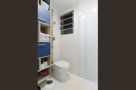 Banheiro de apartamento à venda com 2 quartos, 66m² em Vila Mussolini, São Bernardo do Campo