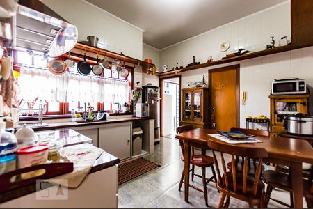 Casa à venda com 380m², 6 quartos e 3 vagas Casa à venda com 380m², 6 quartos e 3 vagasCozinha