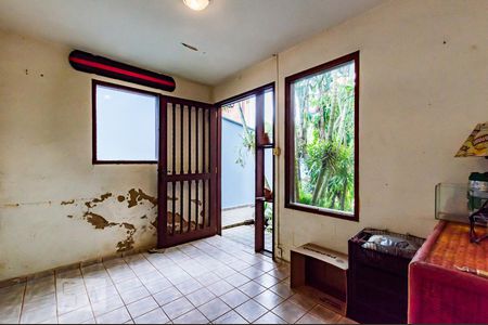 Casa à venda com 380m², 6 quartos e 3 vagas Casa à venda com 380m², 6 quartos e 3 vagasQuintal do Fundo - Atelie