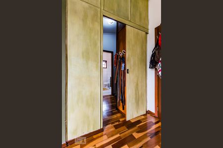 Casa à venda com 380m², 6 quartos e 3 vagas Casa à venda com 380m², 6 quartos e 3 vagasSuíte - Closet