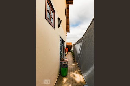 Casa à venda com 380m², 6 quartos e 3 vagas Casa à venda com 380m², 6 quartos e 3 vagasCorredor Lateral Direito