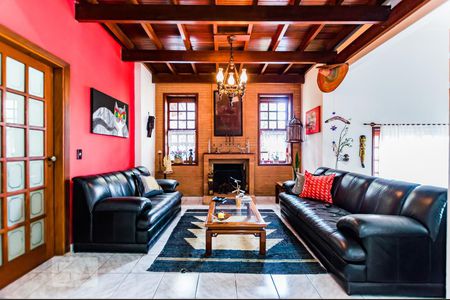 Casa à venda com 380m², 6 quartos e 3 vagas Casa à venda com 380m², 6 quartos e 3 vagasSala Lareira
