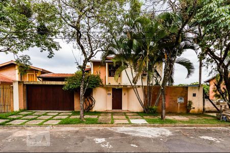 Casa à venda com 380m², 6 quartos e 3 vagas Casa à venda com 380m², 6 quartos e 3 vagasFachada