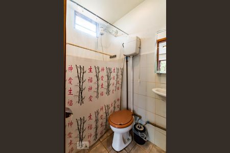 Casa à venda com 380m², 6 quartos e 3 vagas Casa à venda com 380m², 6 quartos e 3 vagasEdicula - Banheiro