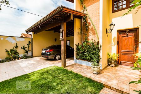 Casa à venda com 380m², 6 quartos e 3 vagas Casa à venda com 380m², 6 quartos e 3 vagasQuintal da Frente