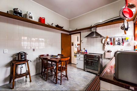 Casa à venda com 380m², 6 quartos e 3 vagas Casa à venda com 380m², 6 quartos e 3 vagasCozinha