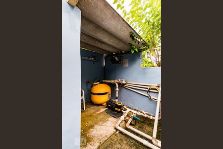 Casa à venda com 380m², 6 quartos e 3 vagas Casa à venda com 380m², 6 quartos e 3 vagasQuintal do Fundo - Piscina