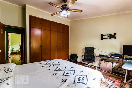 Casa à venda com 380m², 6 quartos e 3 vagas Casa à venda com 380m², 6 quartos e 3 vagasQuarto 2