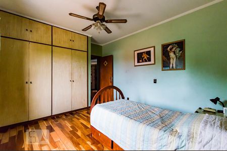 Casa à venda com 380m², 6 quartos e 3 vagas Casa à venda com 380m², 6 quartos e 3 vagasQuarto 1