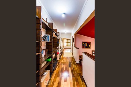 Casa à venda com 380m², 6 quartos e 3 vagas Casa à venda com 380m², 6 quartos e 3 vagasCorredor Lado Esquerdo