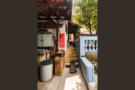 Casa à venda com 380m², 6 quartos e 3 vagas Casa à venda com 380m², 6 quartos e 3 vagasQuintal do Fundo - Corredor