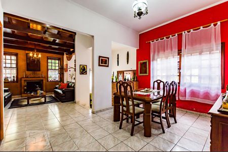 Casa à venda com 380m², 6 quartos e 3 vagas Casa à venda com 380m², 6 quartos e 3 vagasSala de Jantar