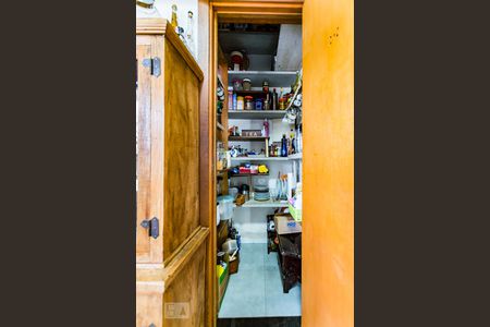 Casa à venda com 380m², 6 quartos e 3 vagas Casa à venda com 380m², 6 quartos e 3 vagasCozinha - Dispensa