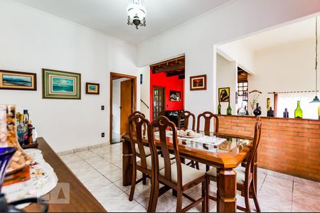 Casa à venda com 380m², 6 quartos e 3 vagas Casa à venda com 380m², 6 quartos e 3 vagasSala de Jantar