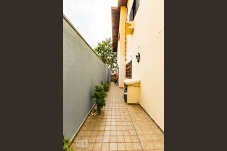 Casa à venda com 380m², 6 quartos e 3 vagas Casa à venda com 380m², 6 quartos e 3 vagasCorredor Lateral Direito