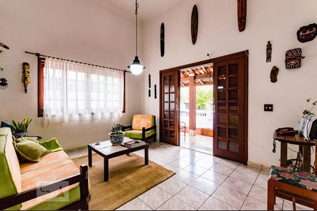 Casa à venda com 380m², 6 quartos e 3 vagas Casa à venda com 380m², 6 quartos e 3 vagasSala de Estar