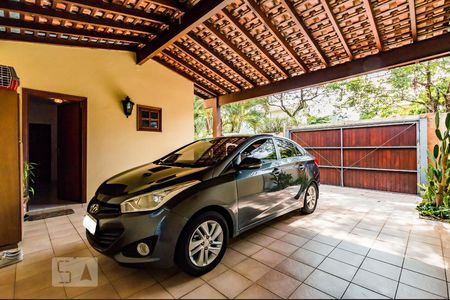 Casa à venda com 380m², 6 quartos e 3 vagas Casa à venda com 380m², 6 quartos e 3 vagasQuintal da Frente - Garagem