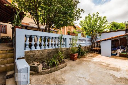 Casa à venda com 380m², 6 quartos e 3 vagas Casa à venda com 380m², 6 quartos e 3 vagasQuintal do Fundo