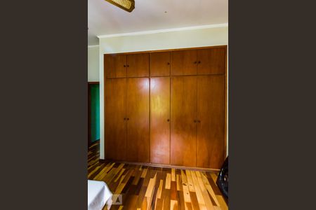 Casa à venda com 380m², 6 quartos e 3 vagas Casa à venda com 380m², 6 quartos e 3 vagasQuarto 2