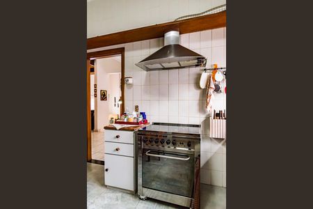 Casa à venda com 380m², 6 quartos e 3 vagas Casa à venda com 380m², 6 quartos e 3 vagasCozinha