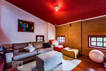 Casa à venda com 380m², 6 quartos e 3 vagas Casa à venda com 380m², 6 quartos e 3 vagasSala Home