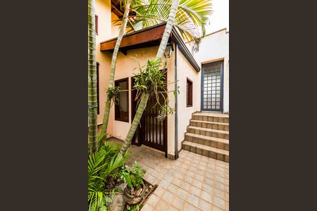 Casa à venda com 380m², 6 quartos e 3 vagas Casa à venda com 380m², 6 quartos e 3 vagasQuintal do Fundo